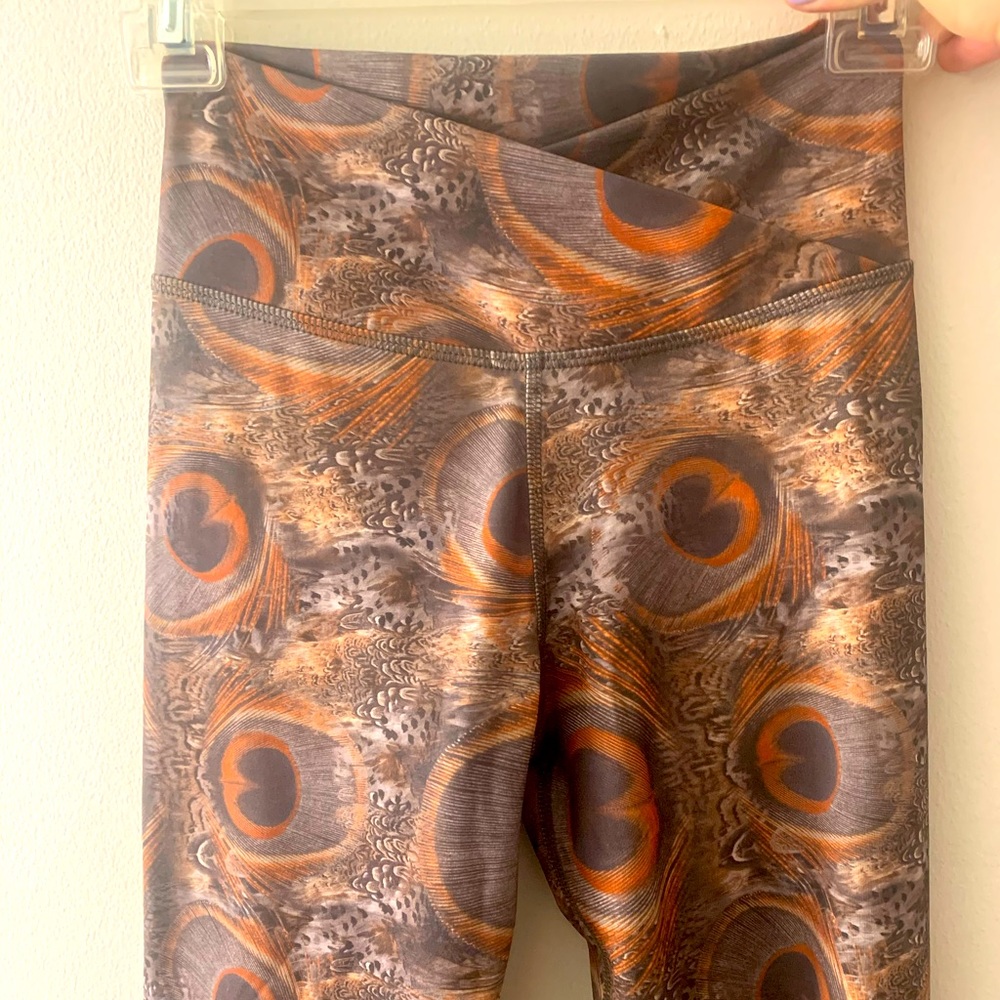Mika Yoga Wear Low rise Peacock print Leggings